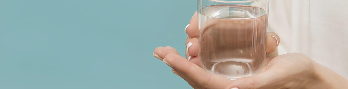 woman-holding-glass-filled-with-water-copy-space (2) woman-holding-glass-filled-with-water-copy-space (2)